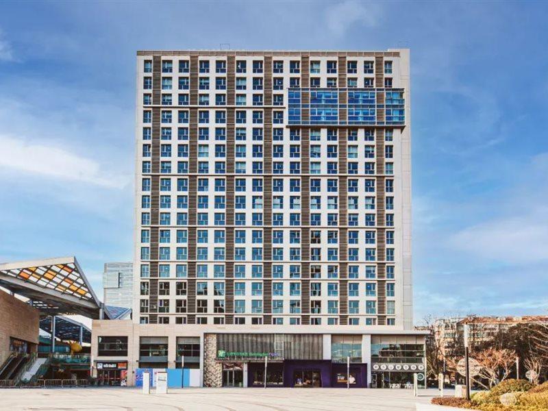 Holiday Inn Express Shanghai Baoyang By Ihg Esterno foto